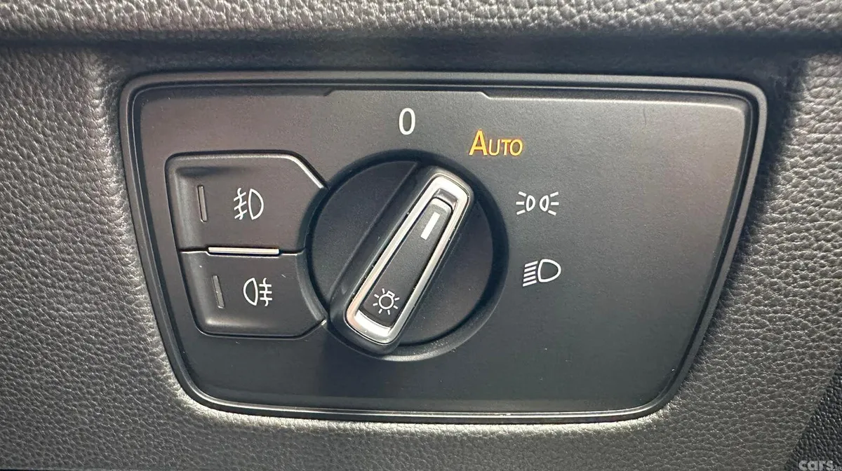 Volkswagen Passat Saloon, Diesel, 2019, Grey