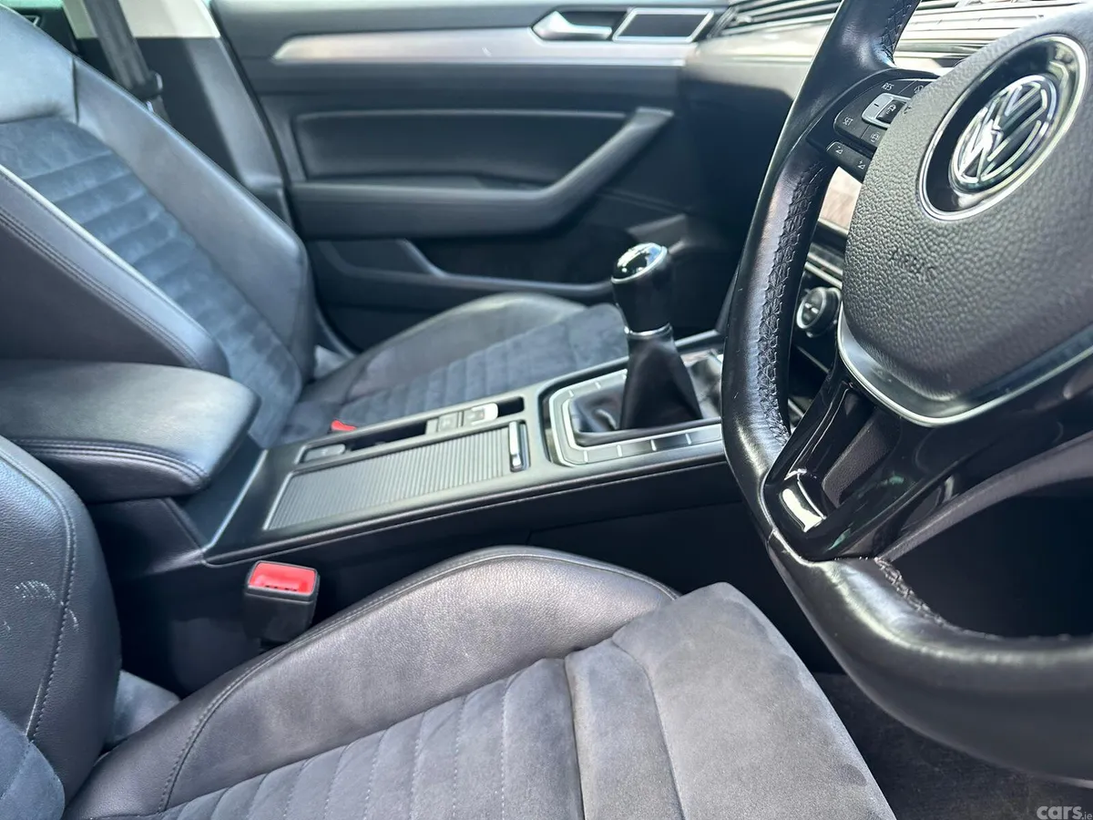 Volkswagen Passat Saloon, Diesel, 2019, Grey