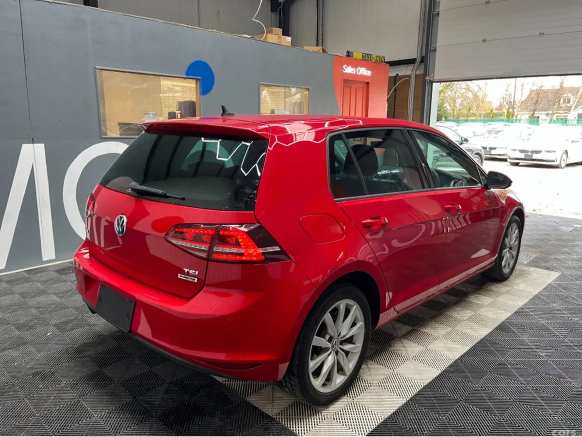 Volkswagen Golf Hatchback, Petrol, 2017, Red