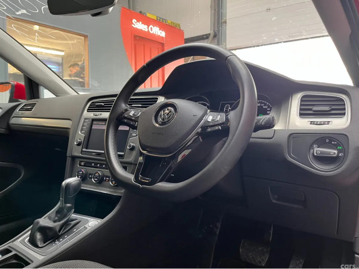 Volkswagen Golf Hatchback, Petrol, 2017, Red