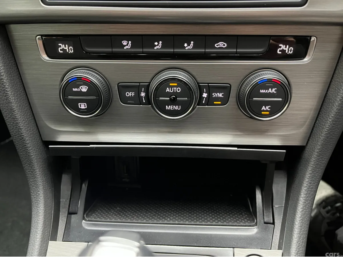 Volkswagen Golf Hatchback, Petrol, 2017, Red