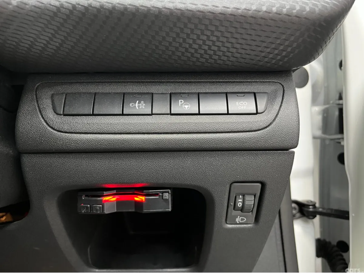 Peugeot 2008 SUV, Petrol, 2020, White