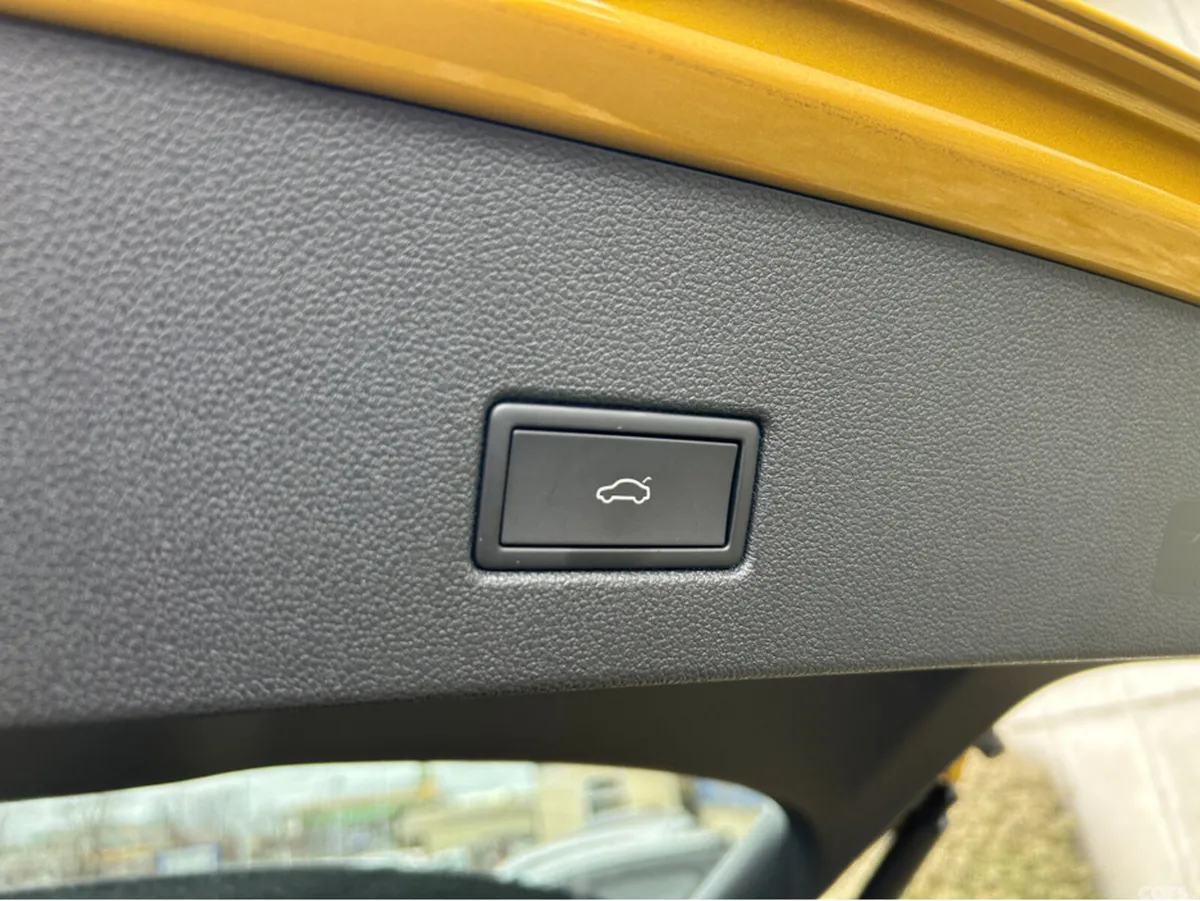 Volkswagen T-Roc SUV, Diesel, 2022, Gold