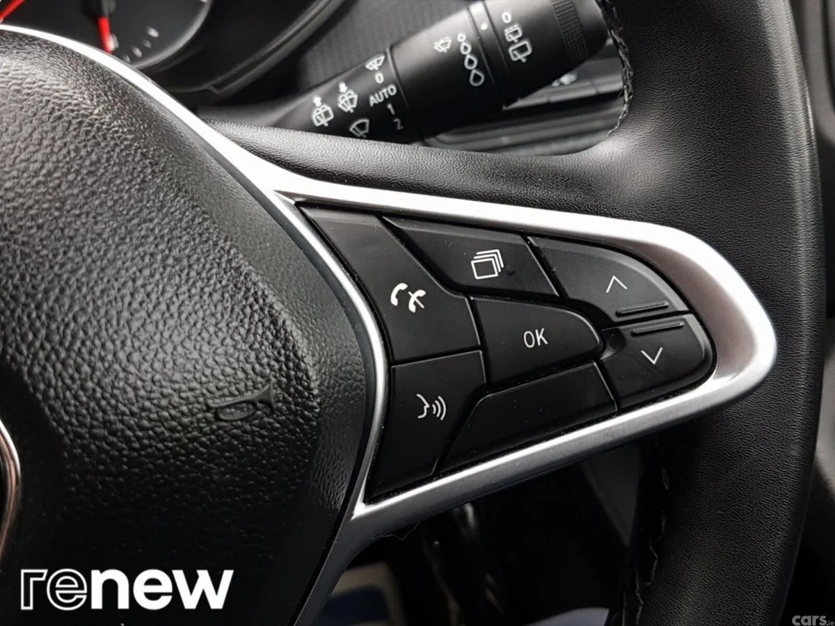 Renault Clio Hatchback, Petrol, 2023, Red