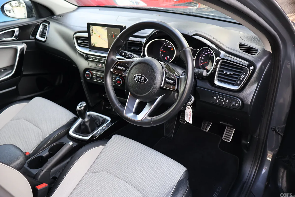 Kia Ceed Hatchback, Diesel, 2019, Grey