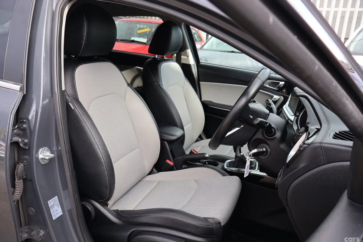 Kia Ceed Hatchback, Diesel, 2019, Grey