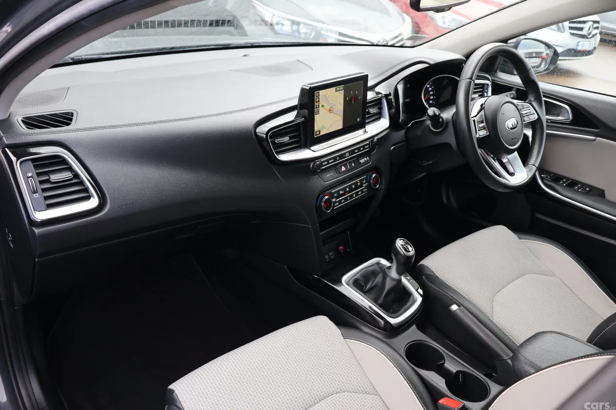 Kia Ceed Hatchback, Diesel, 2019, Grey