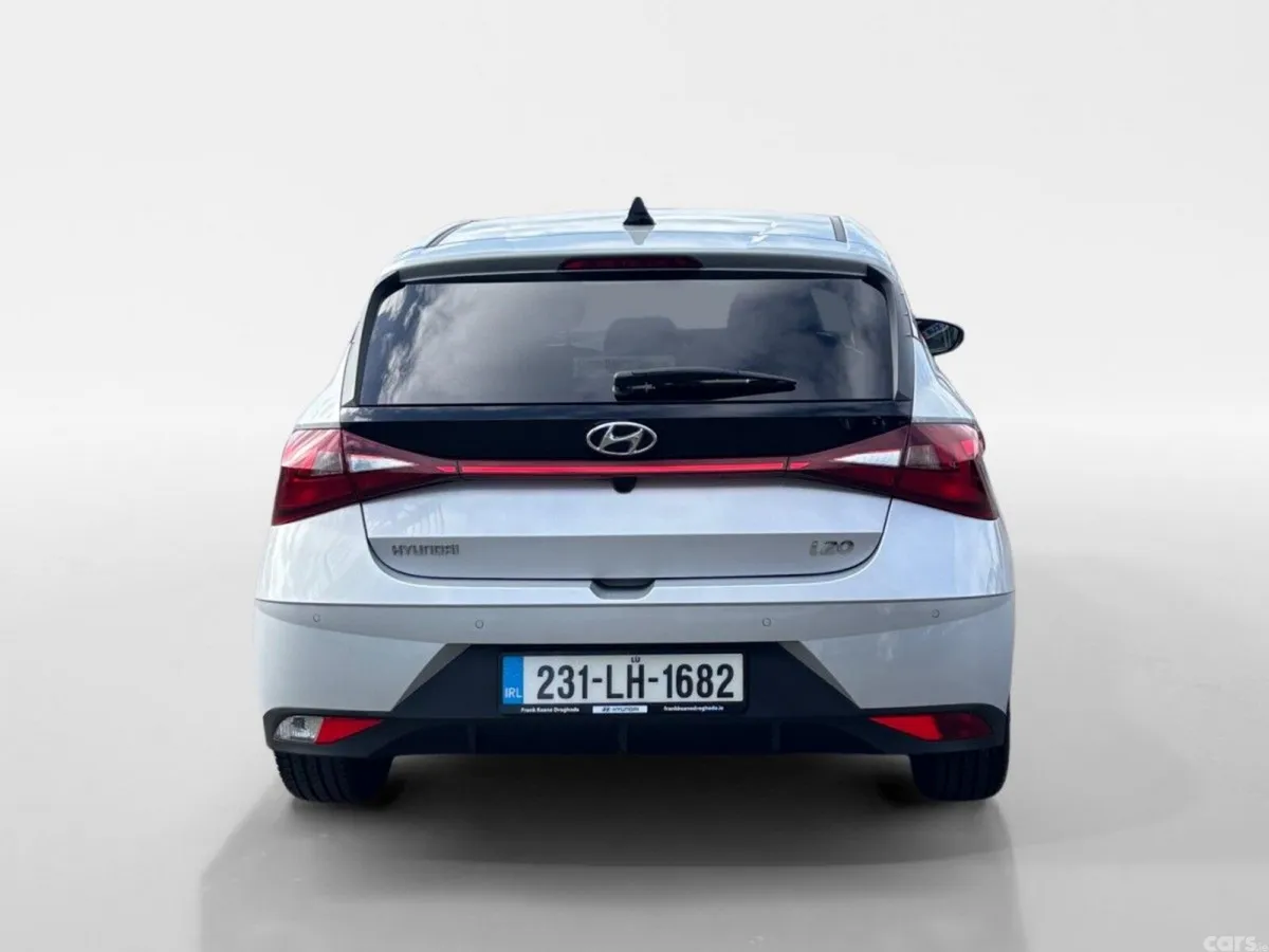 Hyundai i20 Hatchback, Petrol, 2023, Silver