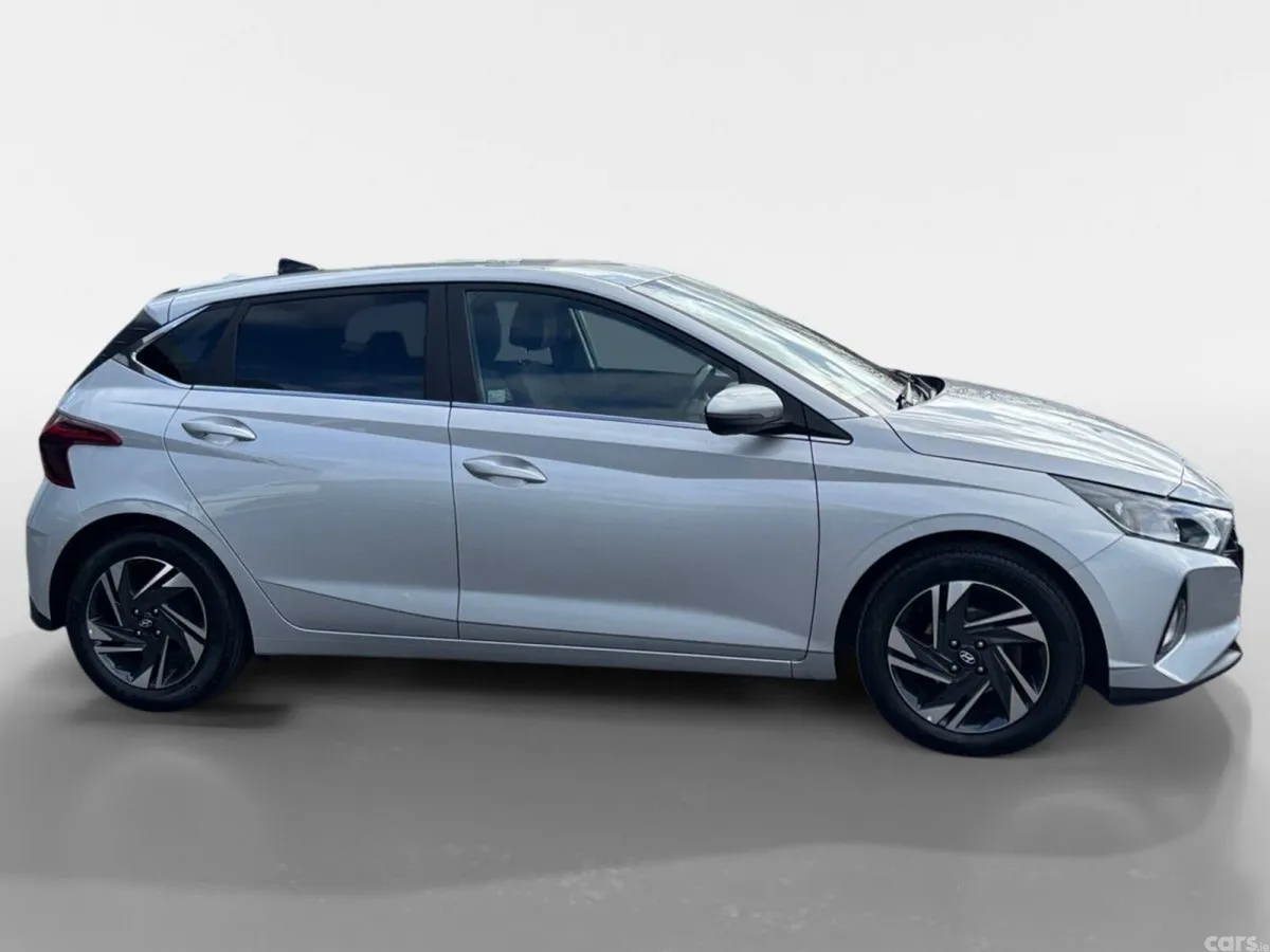 Hyundai i20 Hatchback, Petrol, 2023, Silver