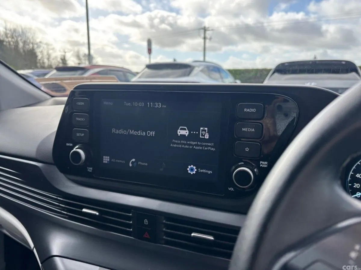 Hyundai i20 Hatchback, Petrol, 2023, Silver