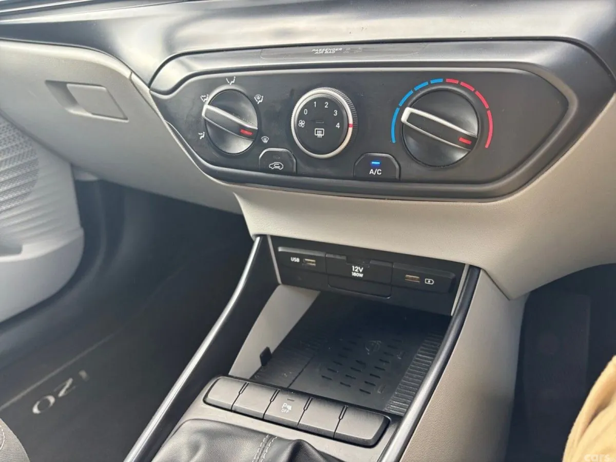 Hyundai i20 Hatchback, Petrol, 2023, Silver