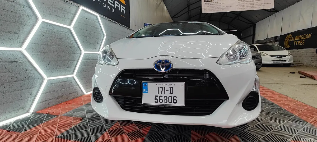 Toyota Aqua Hatchback, Petrol Hybrid, 2017, White