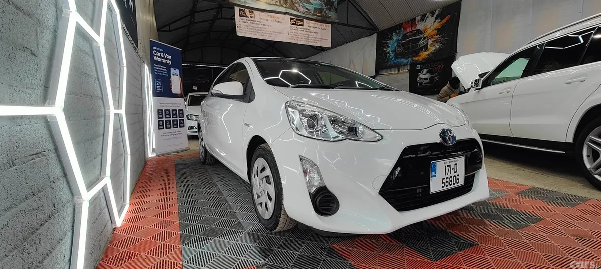 Toyota Aqua Hatchback, Petrol Hybrid, 2017, White