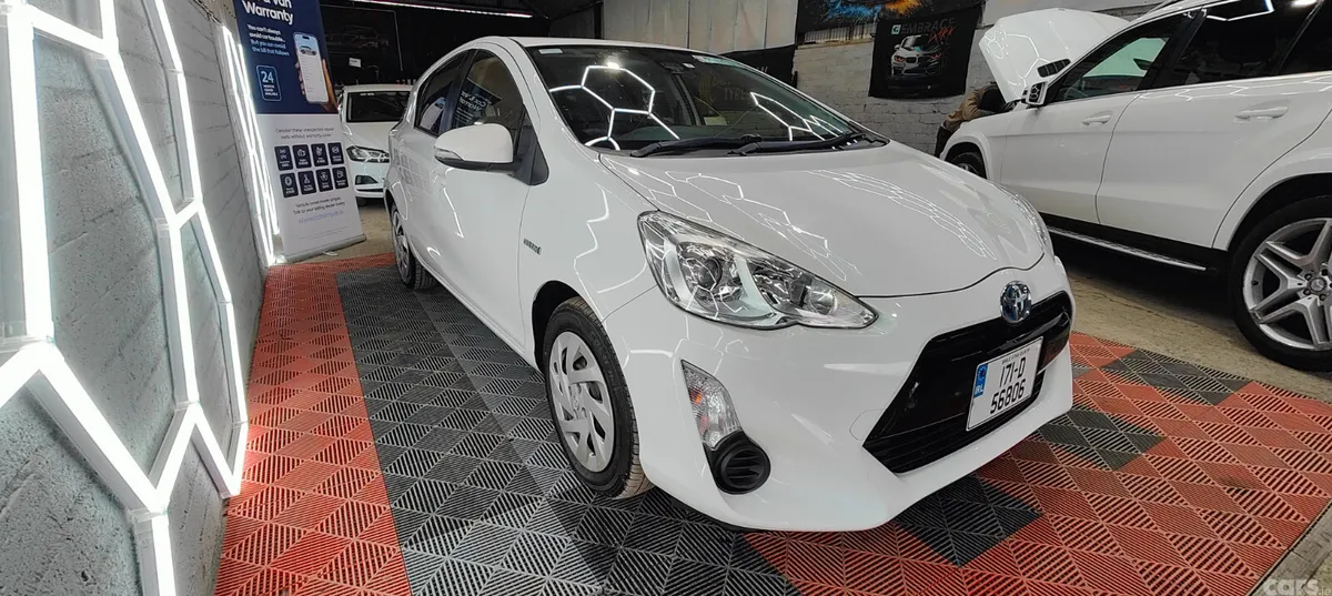 Toyota Aqua Hatchback, Petrol Hybrid, 2017, White