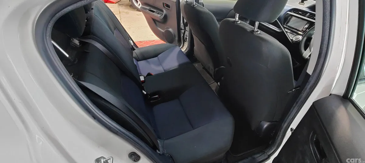 Toyota Aqua Hatchback, Petrol Hybrid, 2017, White