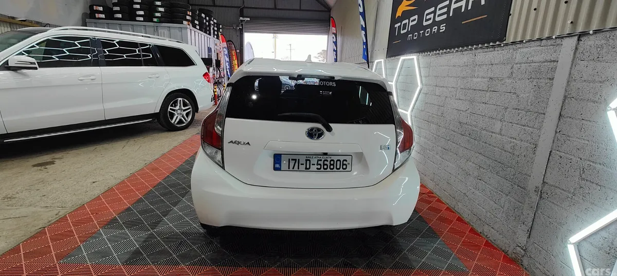 Toyota Aqua Hatchback, Petrol Hybrid, 2017, White