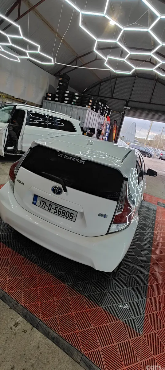 Toyota Aqua Hatchback, Petrol Hybrid, 2017, White