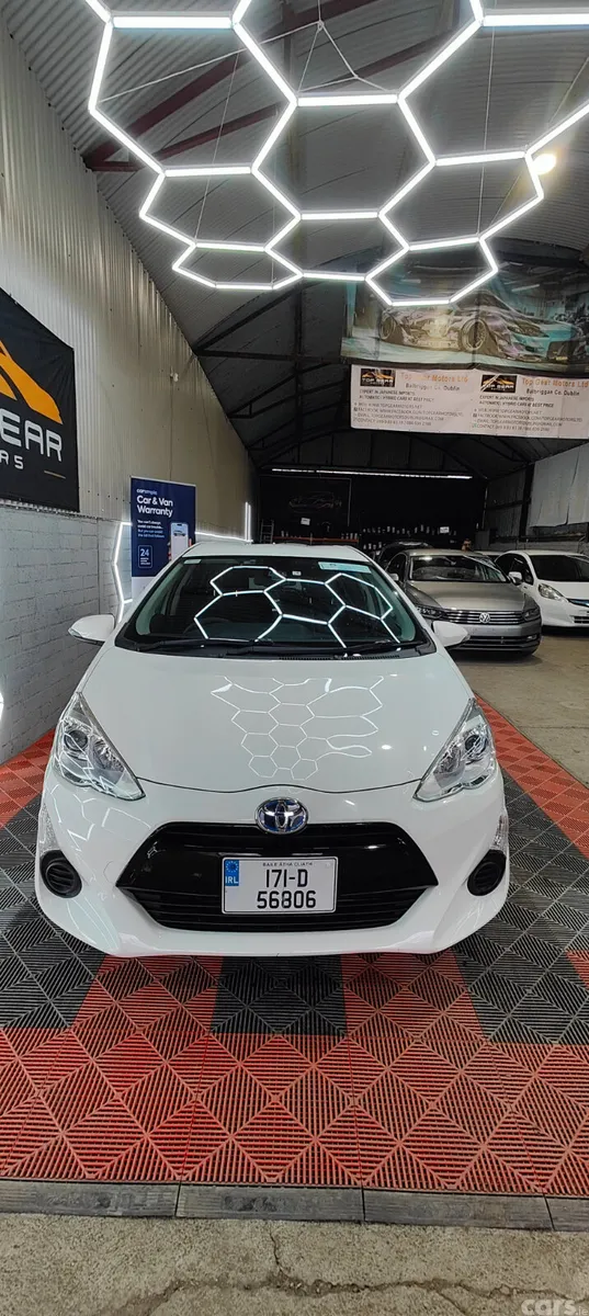 Toyota Aqua Hatchback, Petrol Hybrid, 2017, White