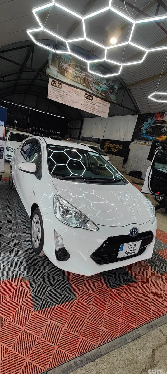 Toyota Aqua Hatchback, Petrol Hybrid, 2017, White