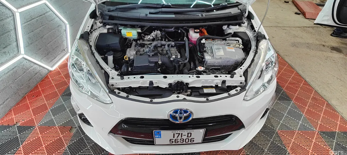 Toyota Aqua Hatchback, Petrol Hybrid, 2017, White