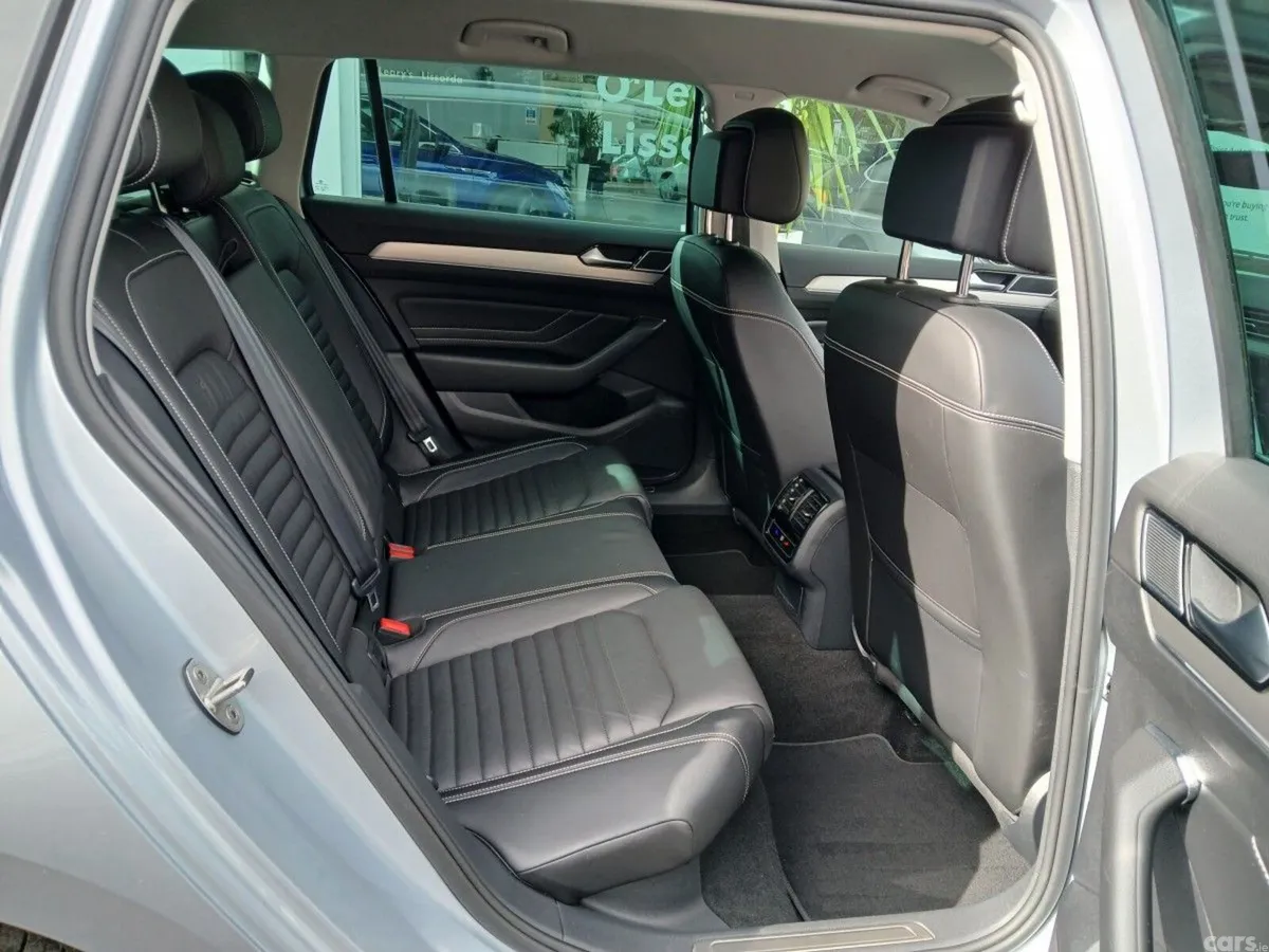 Volkswagen Passat Estate, Diesel, 2022, Silver