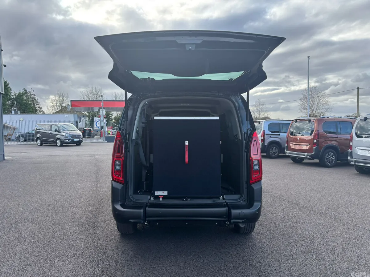 Citroen Berlingo MPV, Diesel, 2027, Black