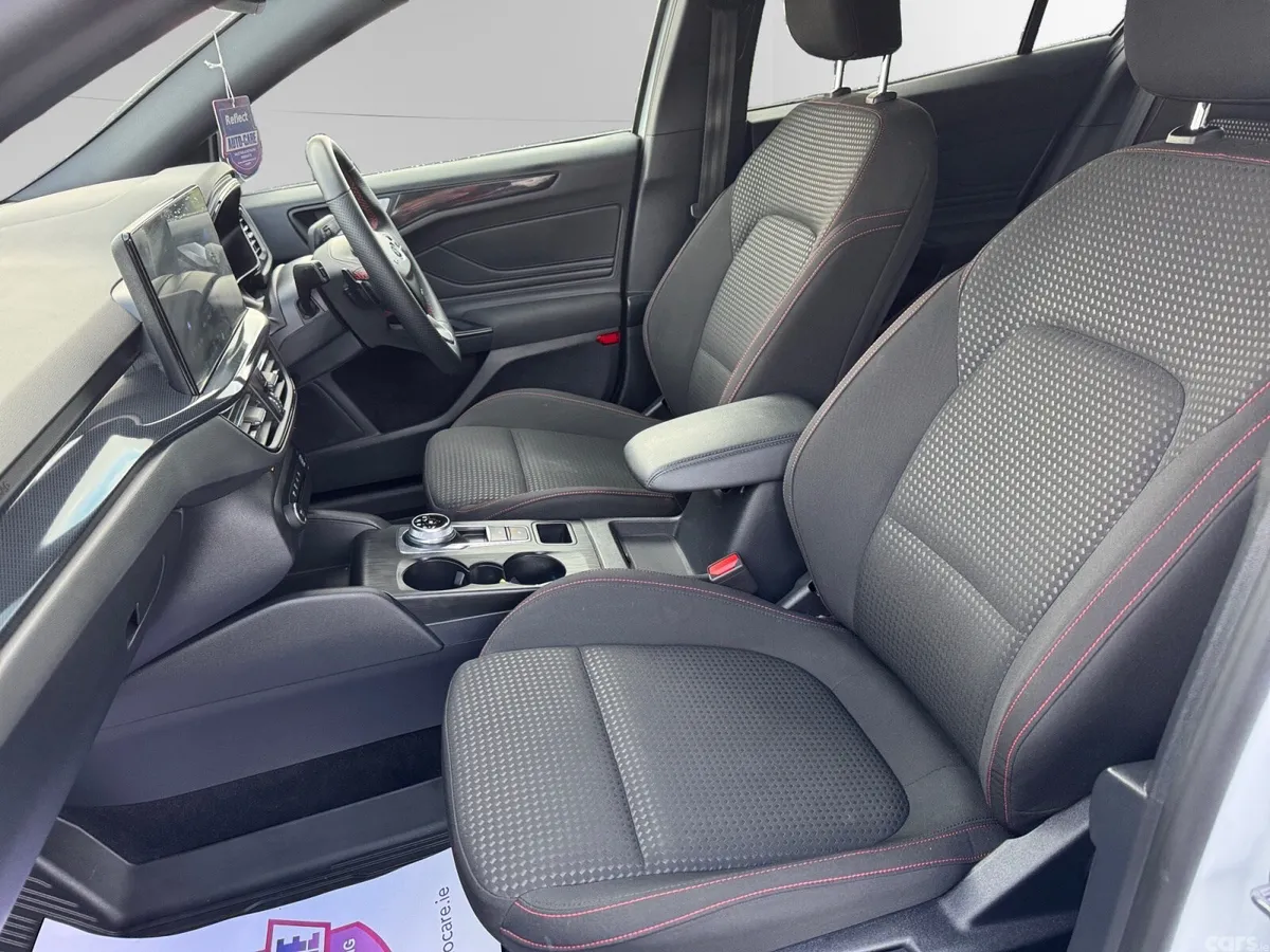 Ford Focus Hatchback, Diesel, 2024, White