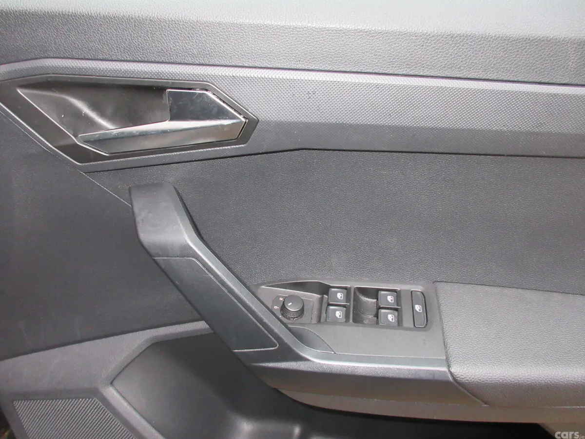SEAT Arona SUV, Petrol, 2023, Green
