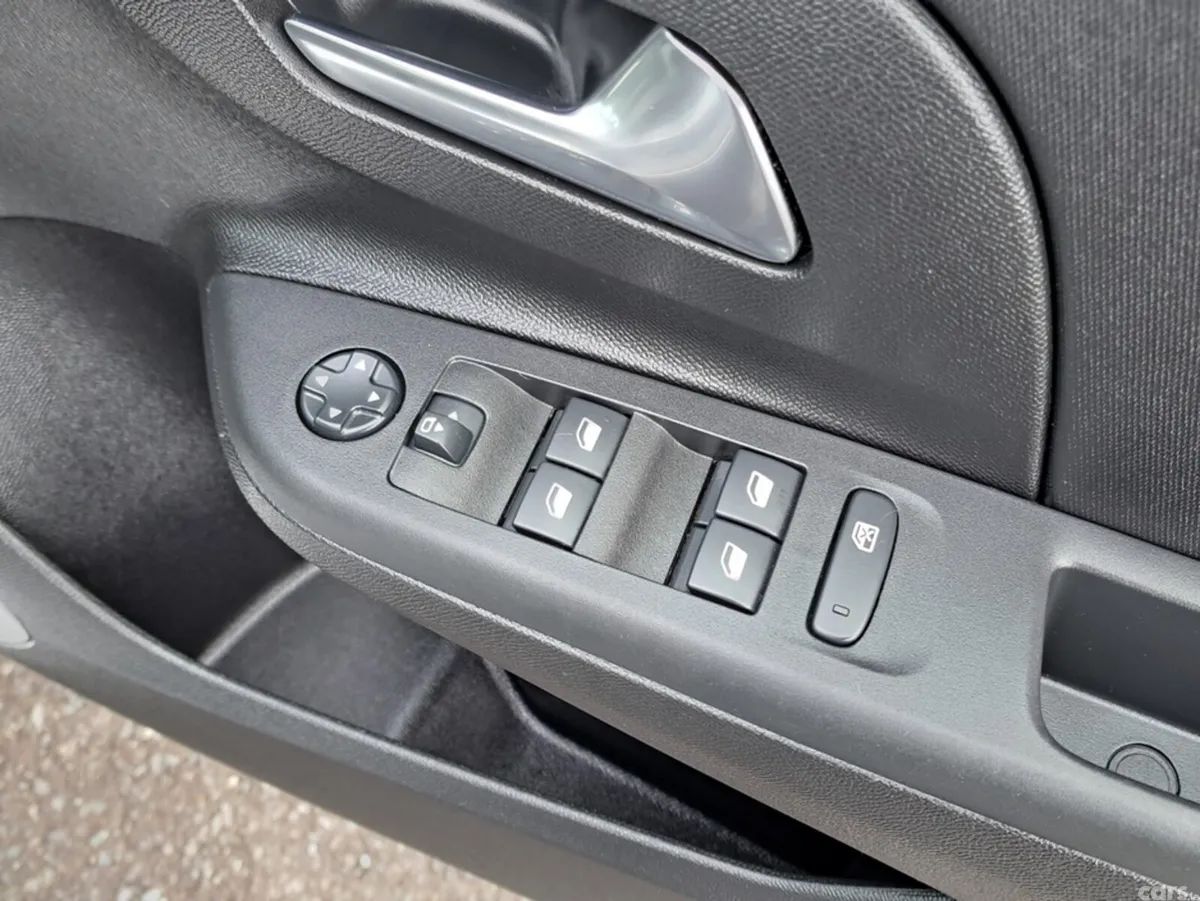 Opel Corsa Hatchback, Petrol, 2025, Silver