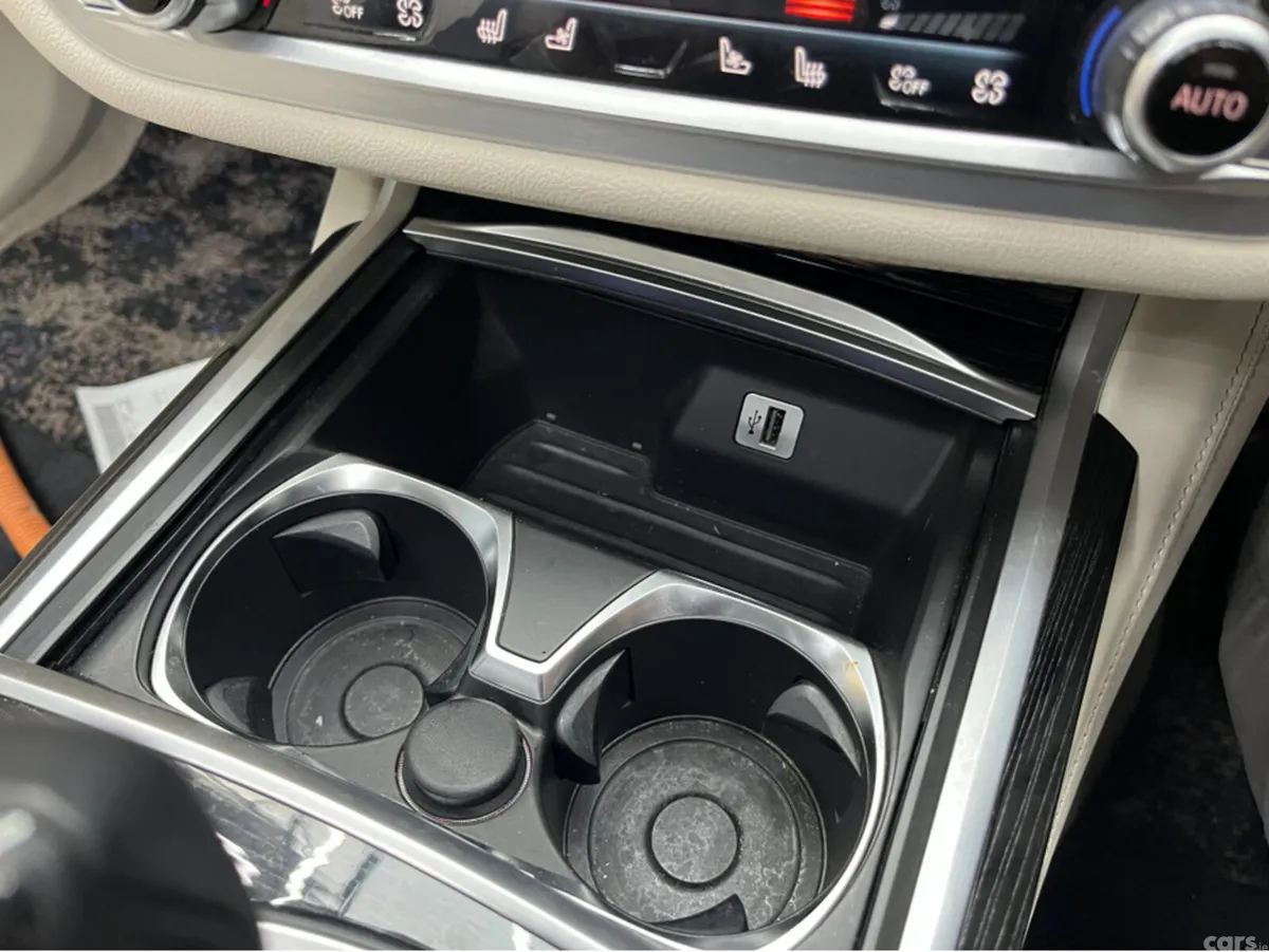 BMW 7-Series Saloon, Petrol Plug-in Hybrid, 2016, Black