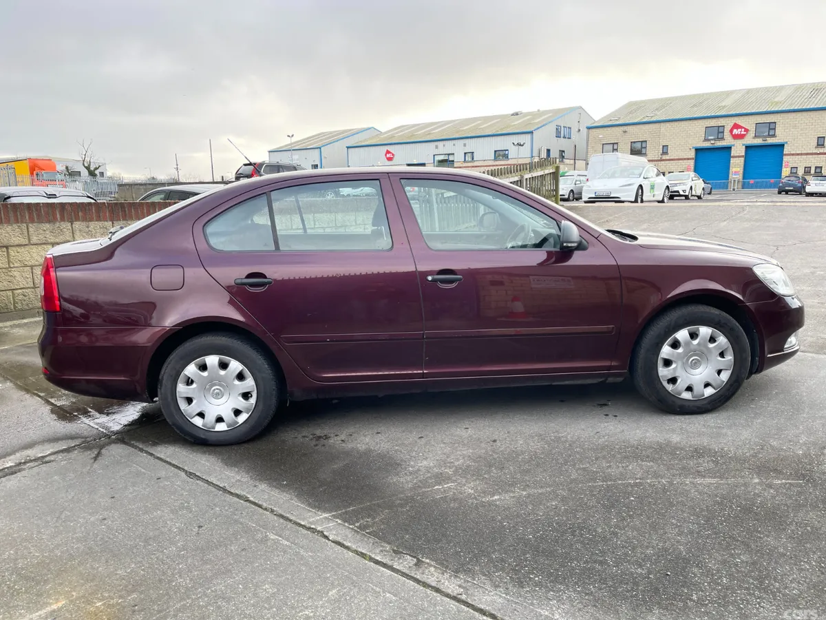 Skoda Octavia Saloon, Petrol, 2013, Red