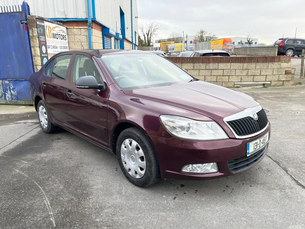 Skoda Octavia Saloon, Petrol, 2013, Red