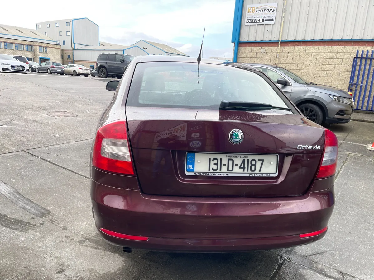 Skoda Octavia Saloon, Petrol, 2013, Red