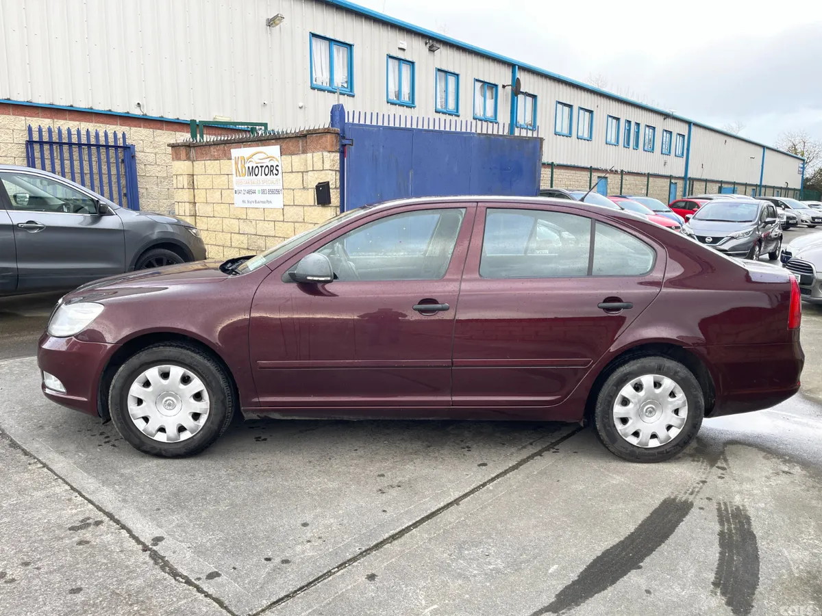 Skoda Octavia Saloon, Petrol, 2013, Red