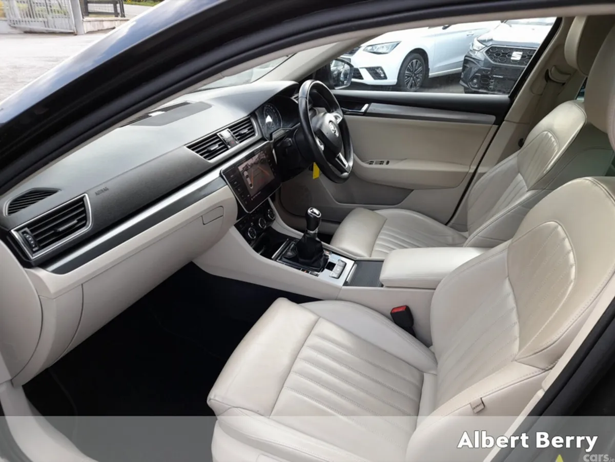 Skoda Superb Hatchback, Diesel, 2018, Black