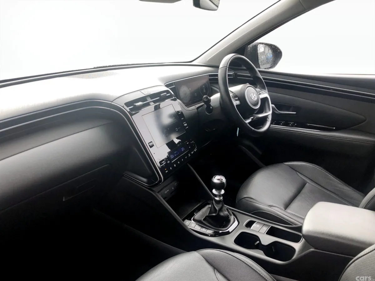 Hyundai Tucson MPV, Diesel, 2022, Gold