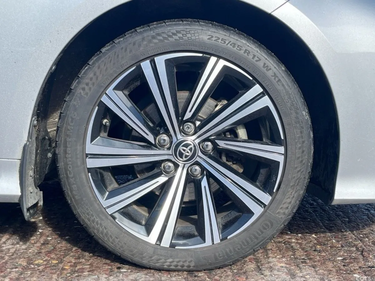 Toyota Corolla Saloon, Petrol Hybrid, 2023, Silver