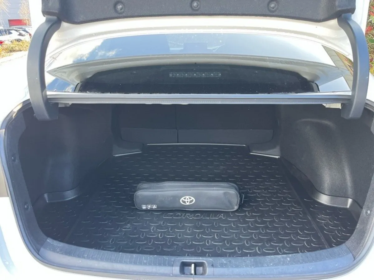 Toyota Corolla Saloon, Petrol Hybrid, 2023, White