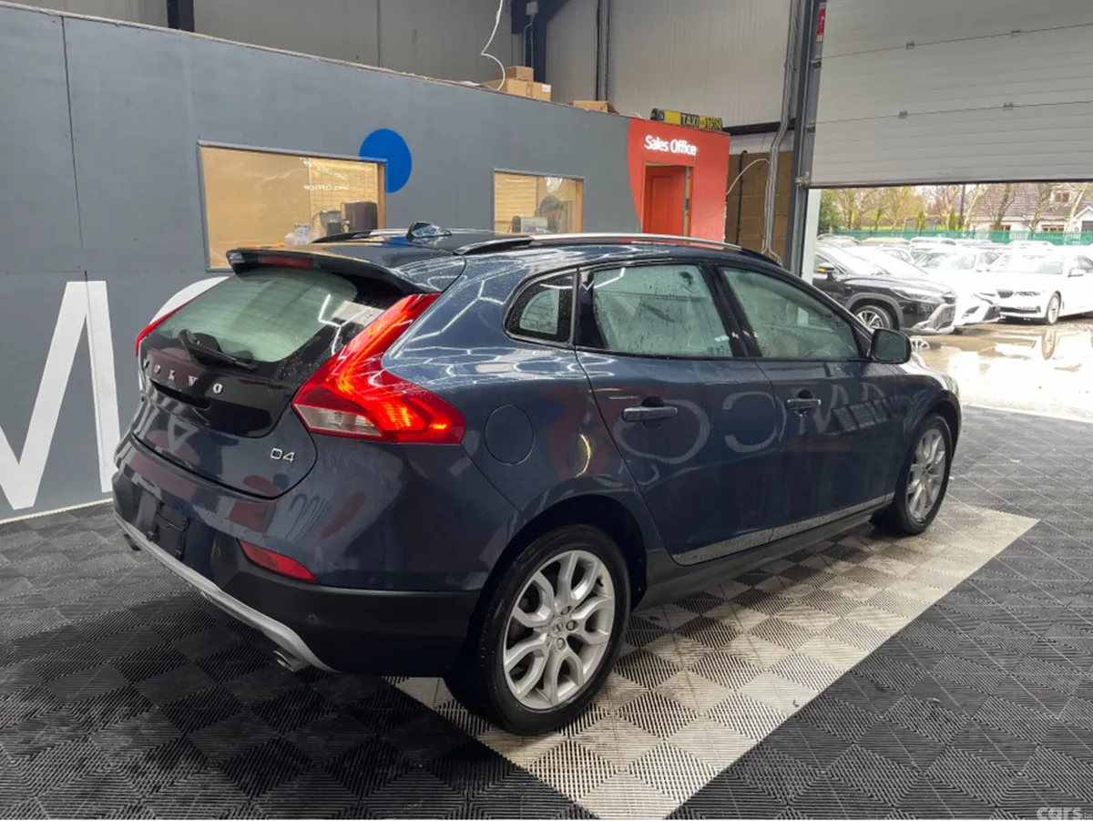 Volvo V40 Saloon, Diesel, 2016, Blue