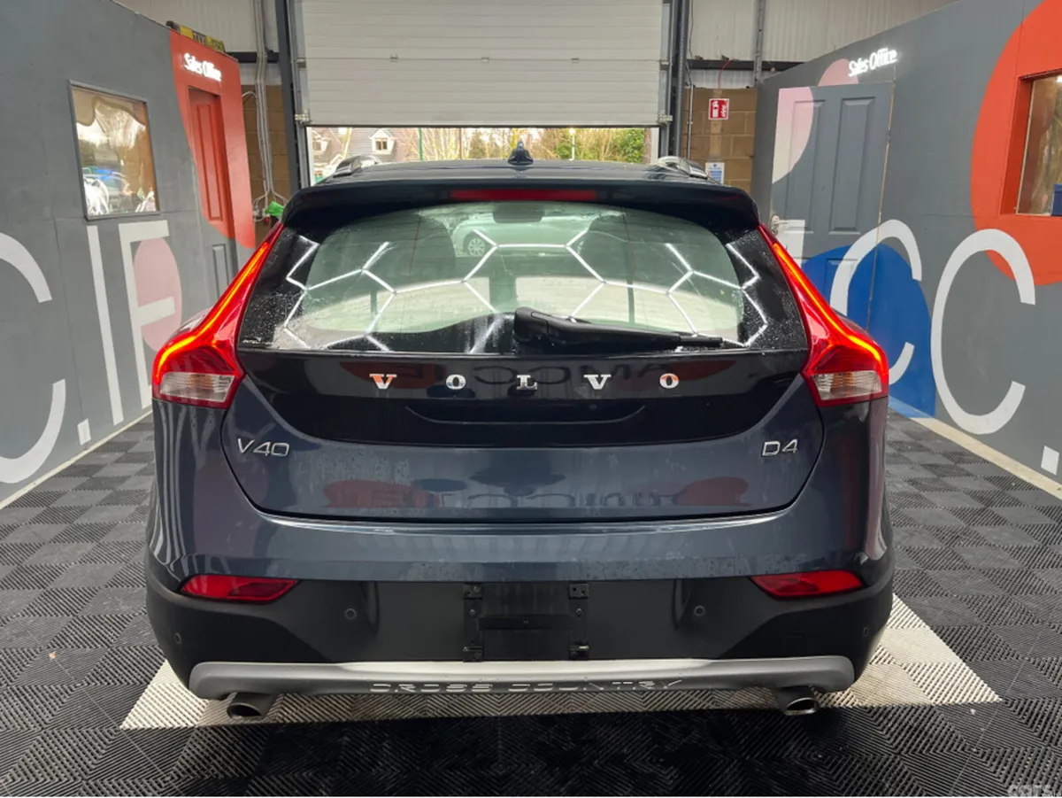 Volvo V40 Saloon, Diesel, 2016, Blue