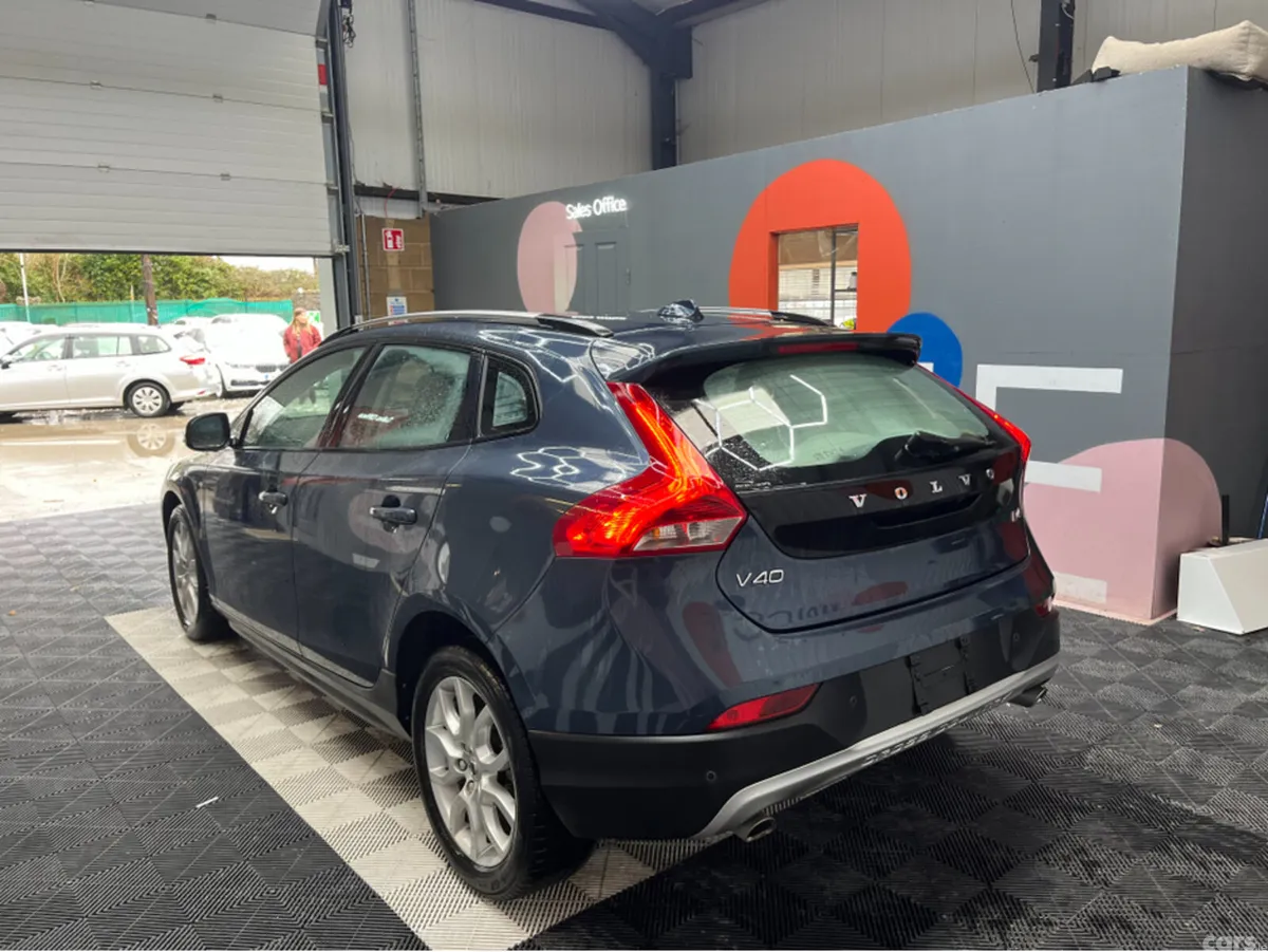 Volvo V40 Saloon, Diesel, 2016, Blue