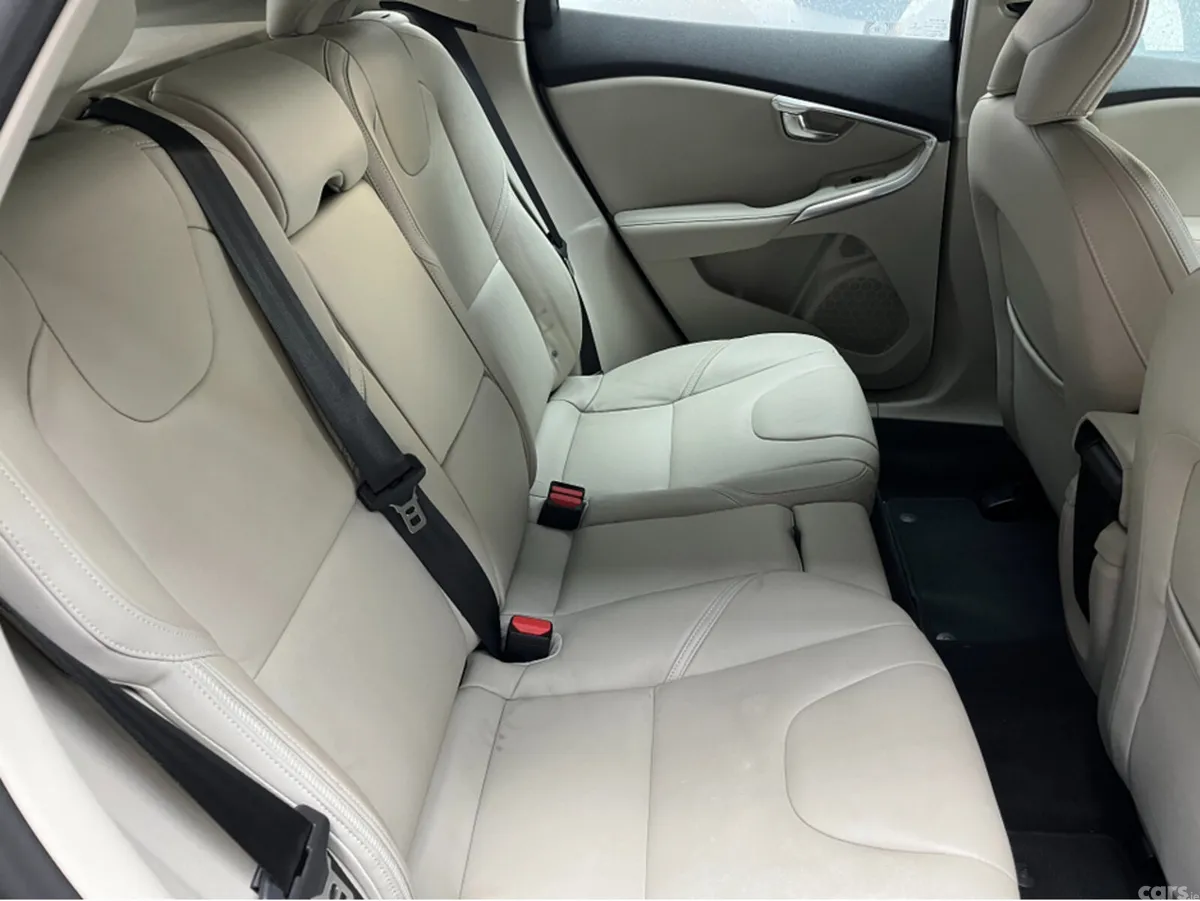 Volvo V40 Saloon, Diesel, 2016, Blue