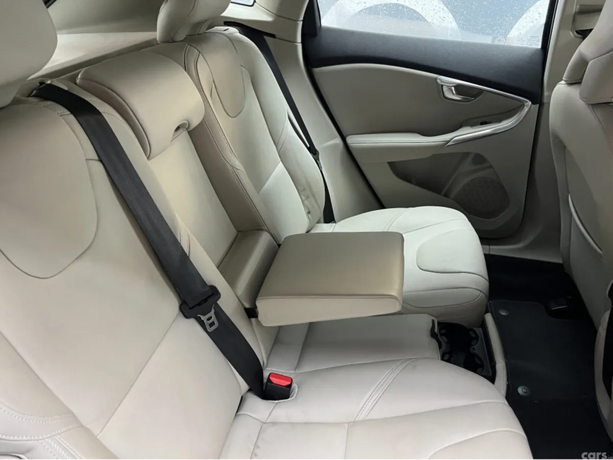 Volvo V40 Saloon, Diesel, 2016, Blue