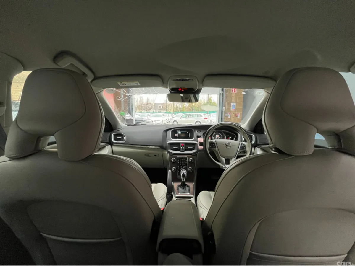 Volvo V40 Saloon, Diesel, 2016, Blue