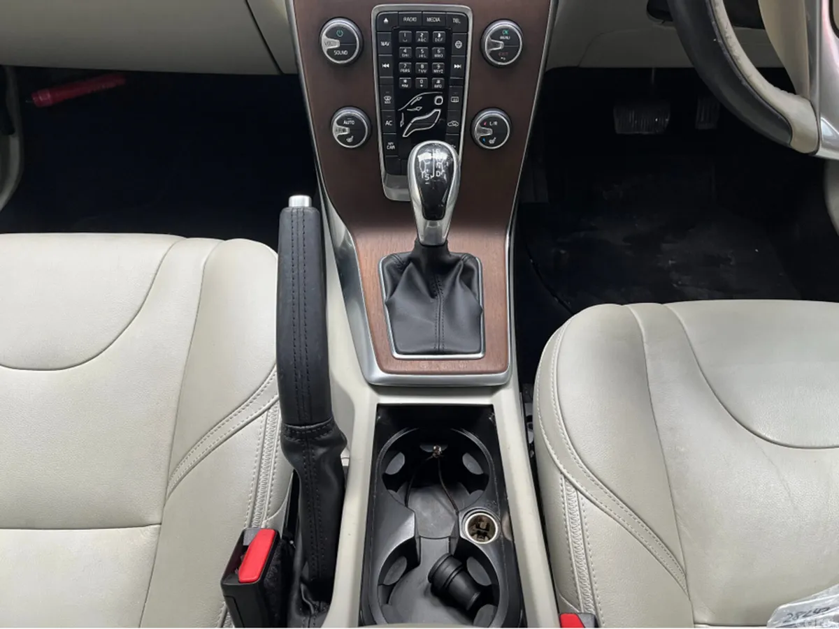 Volvo V40 Saloon, Diesel, 2016, Blue