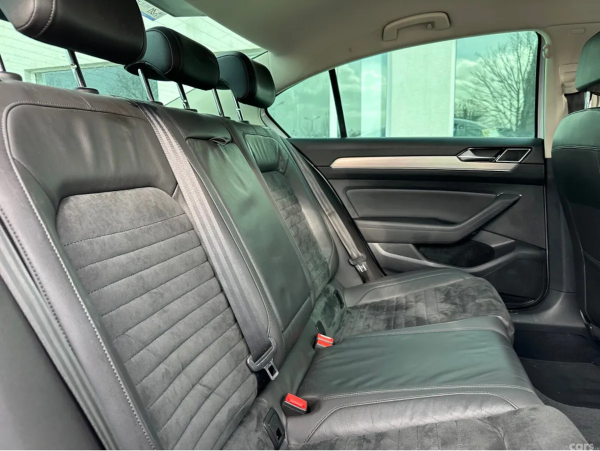 Volkswagen Passat Saloon, Diesel, 2016, White