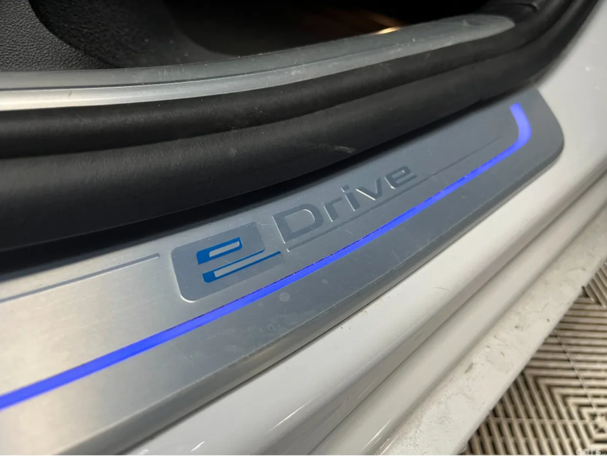 BMW 7-Series Saloon, Petrol Plug-in Hybrid, 2017, White