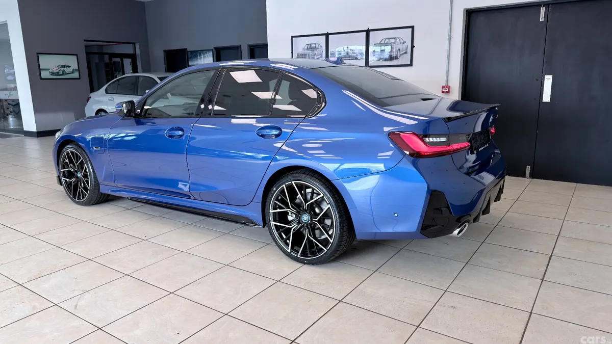 BMW 3-Series Saloon, Petrol Hybrid, 2024, Blue