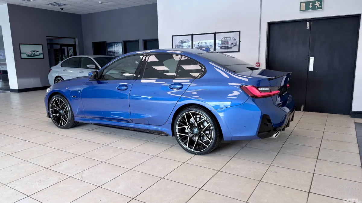 BMW 3-Series Saloon, Petrol Hybrid, 2024, Blue
