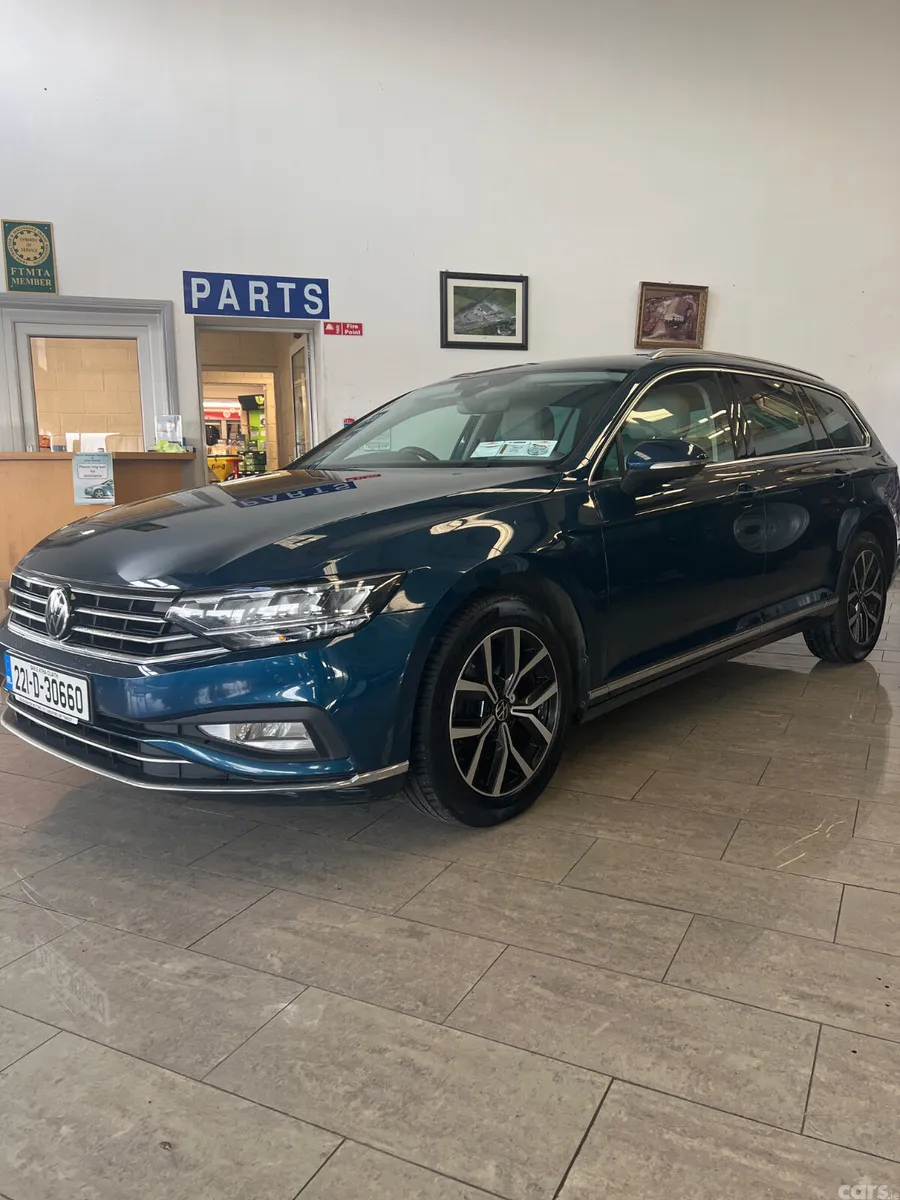 Volkswagen Passat Estate, Diesel, 2022, Blue